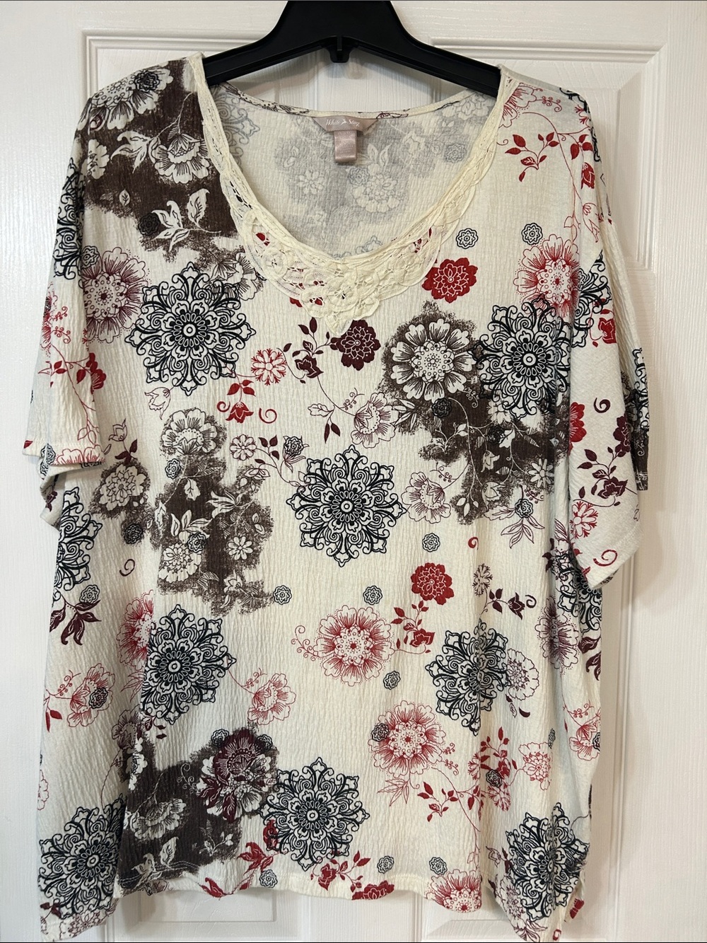 croft & barrow Cream Floral Lace-Trim Tunic with Red & Black Accents
